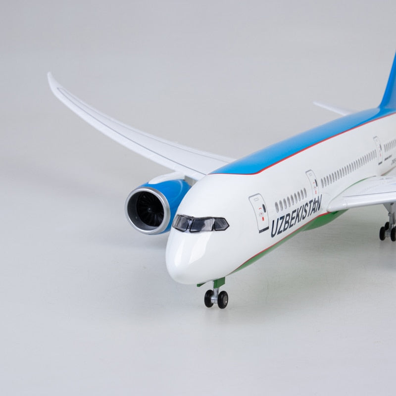 Uzbekistan Airlines Boeing 787 Airplane Model (1/130 Scale)
