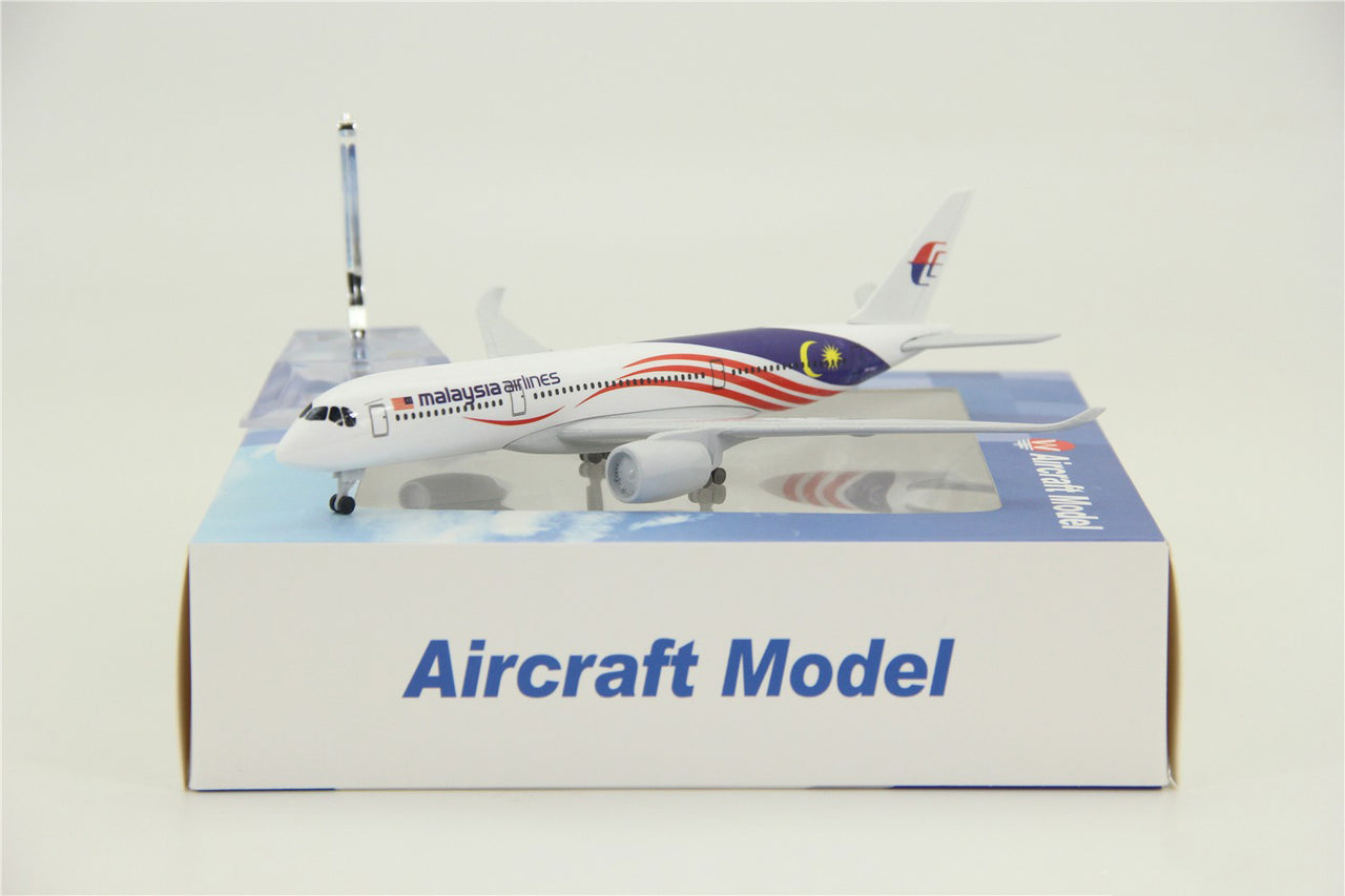 Malaysia Airlines Airbus A350 Airplane Model (20CM)