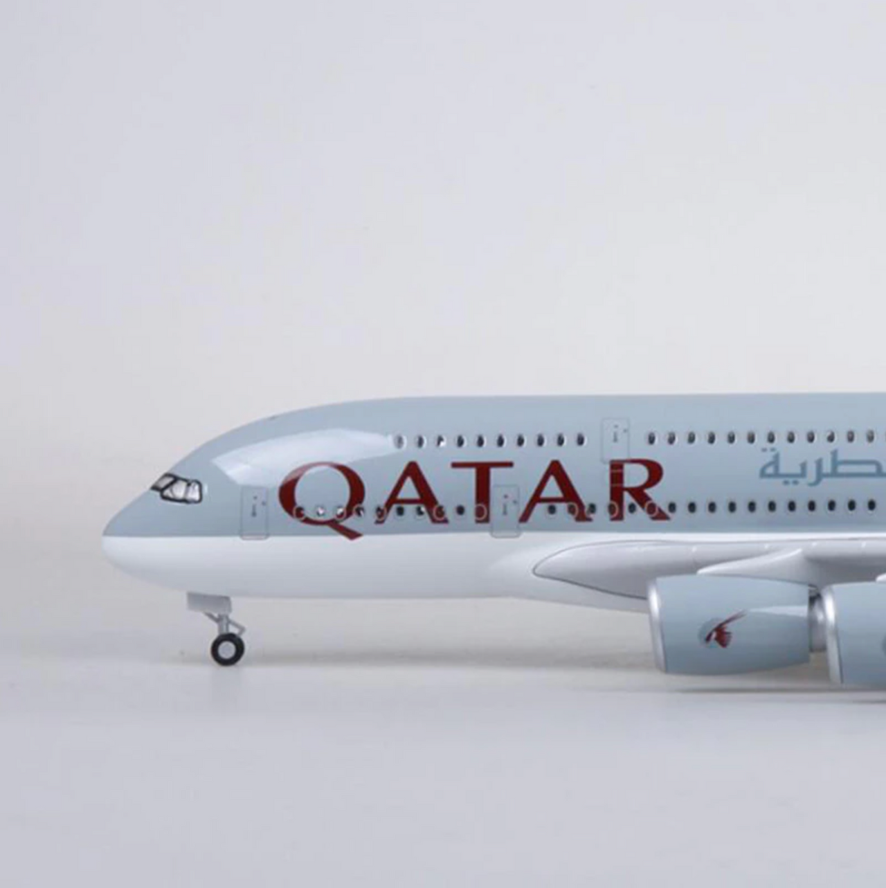 Qatar Airways Airbus A380 Airplane Model (1/160 Scale)