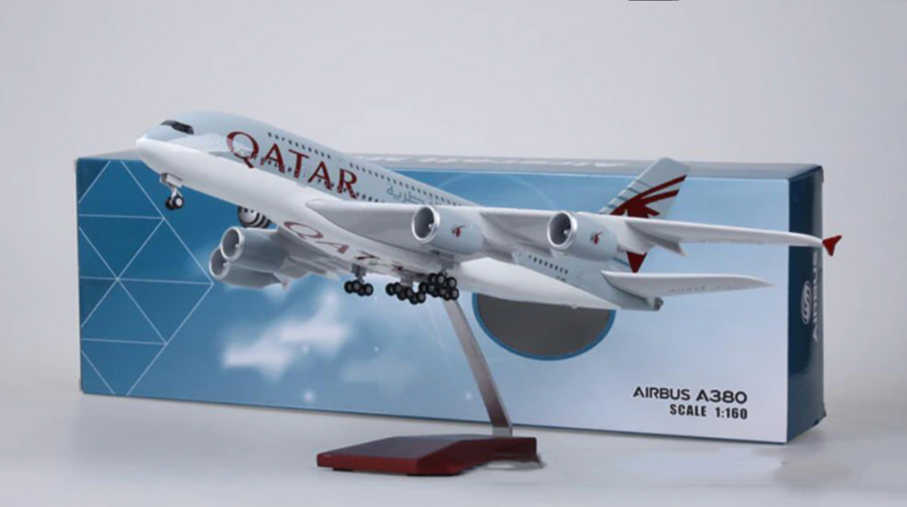 Qatar Airways Airbus A380 Airplane Model (1/160 Scale)