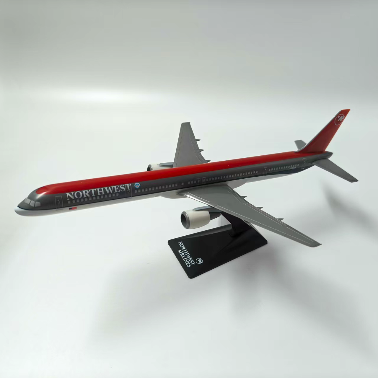 Northwest Airlines Boeing B757-300 Airplane Model (20CM)
