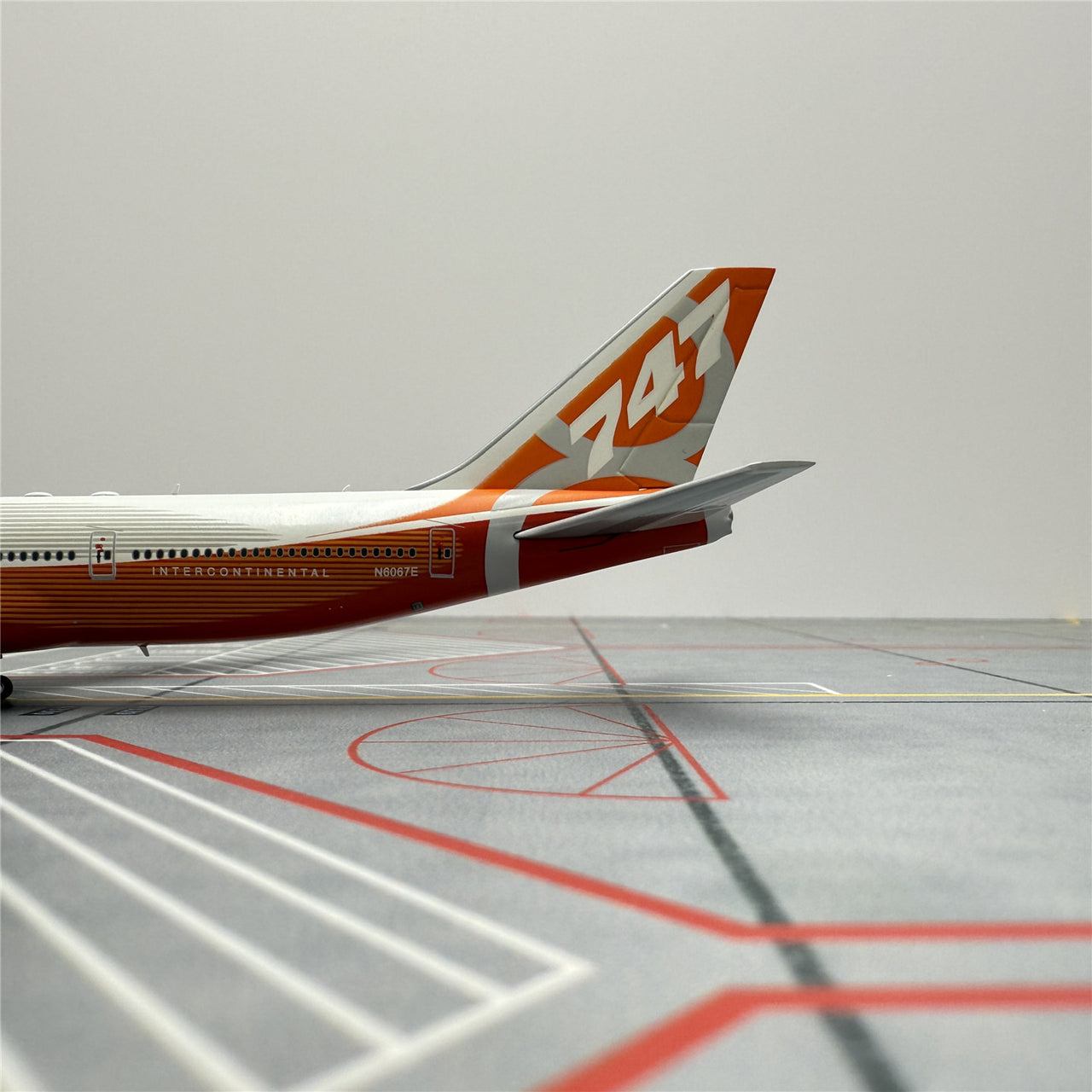 Boeing original factory B747-8 Airplane Model (1/400 Scale)