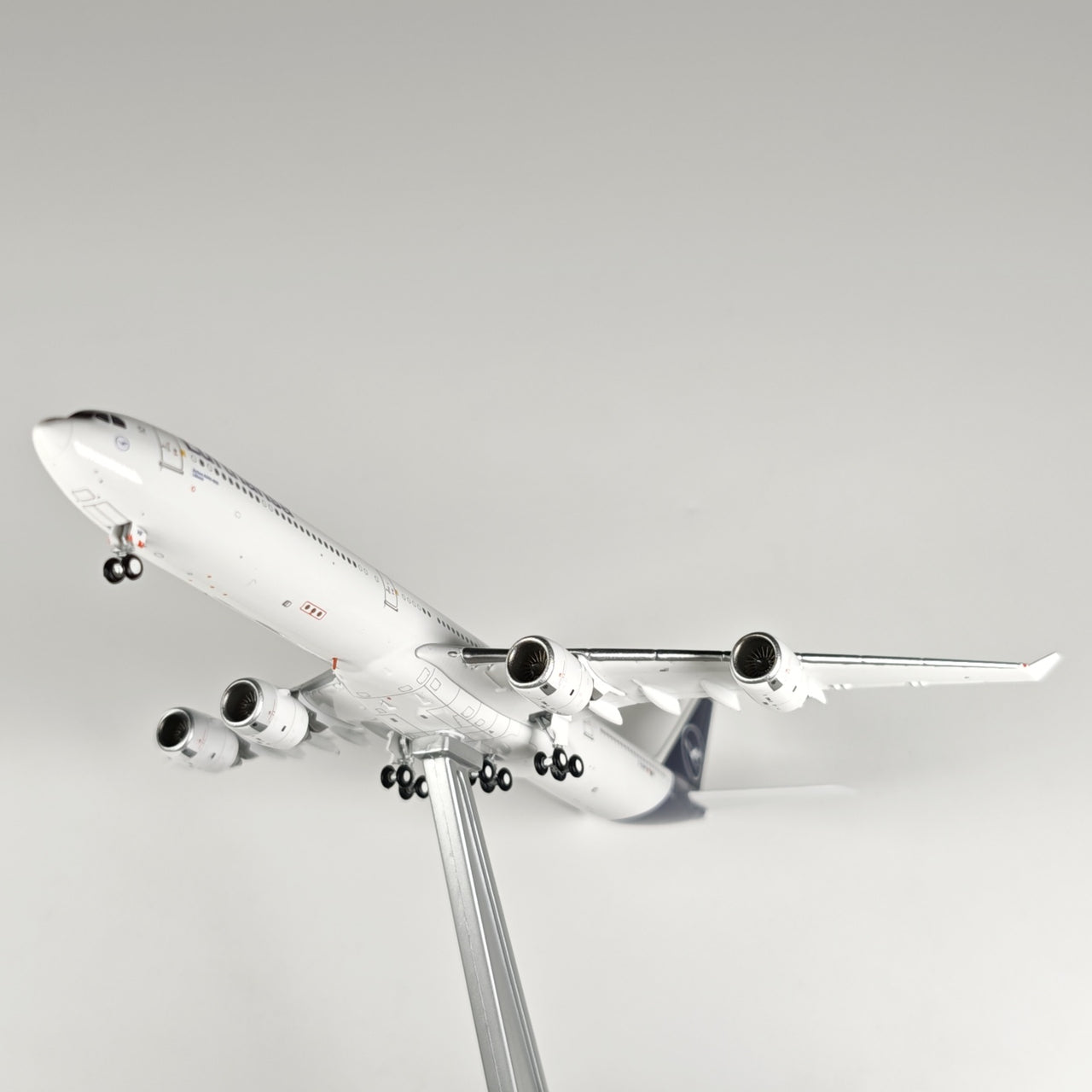 Lufthansa Germany Airbus A340-600 Airplane Model 1/400 Scale