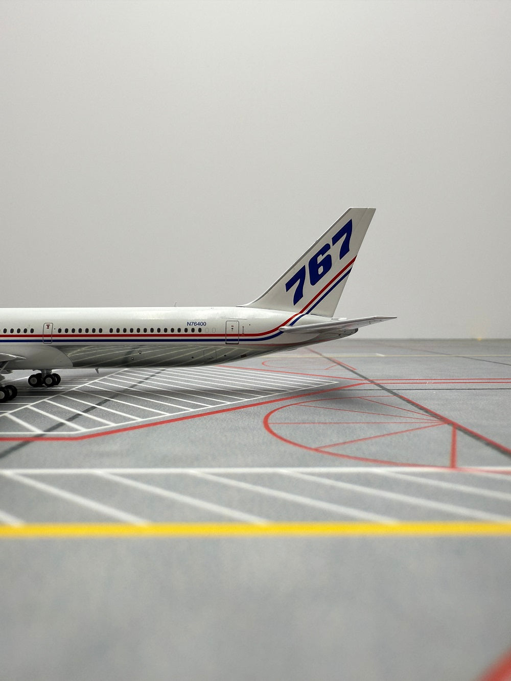 Boeing Original Paint B767-400ER N77066 Airplane Model (1:400 Scale)