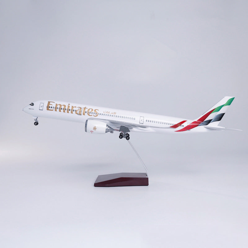 Emirates Airbus A350 Airplane Model (1/142 Scale)