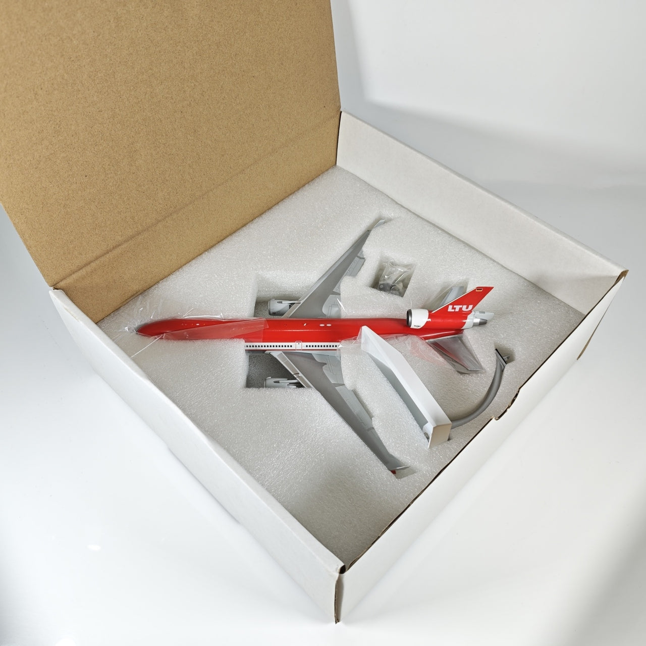 Finnair Airlines McDonnell DouglasANK MD-11 OH-LGG Airplane Model (1/400 Scale)