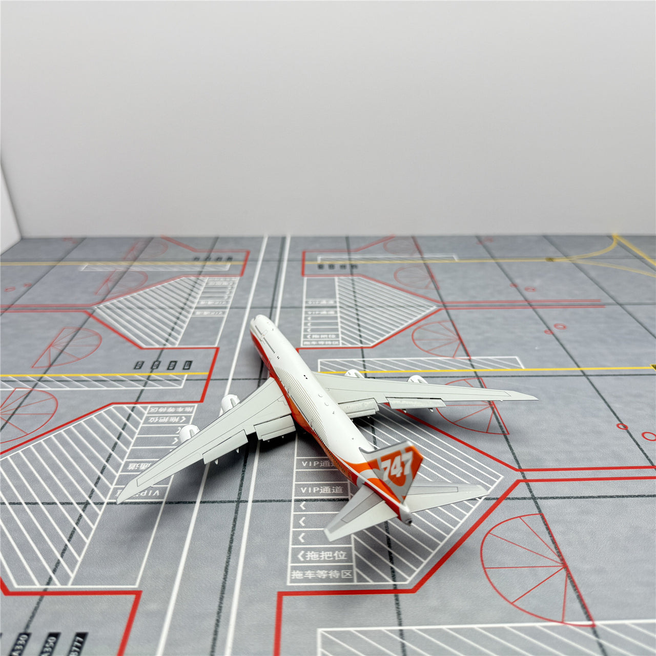 Boeing original factory B747-8 Airplane Model (1/400 Scale)