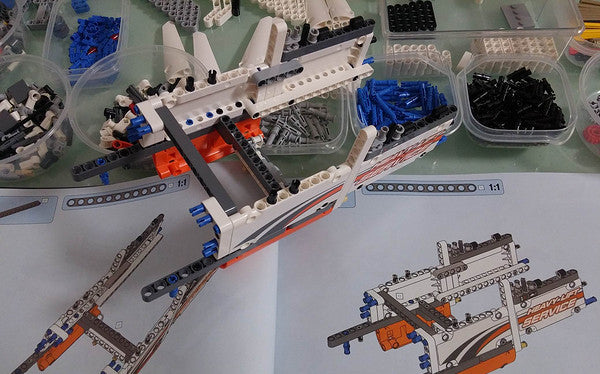 Twin-rotor Transport Helicopter Building Set (Motorised Spinning Rotors)