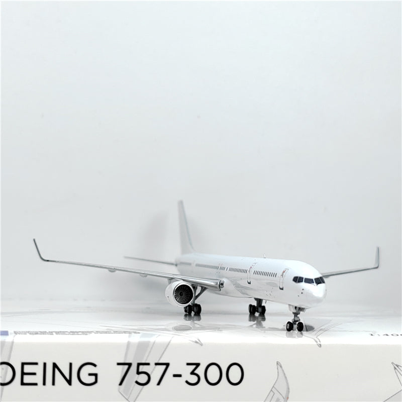 White Boeing B757-300 Airplane Model (1:400 Scale)