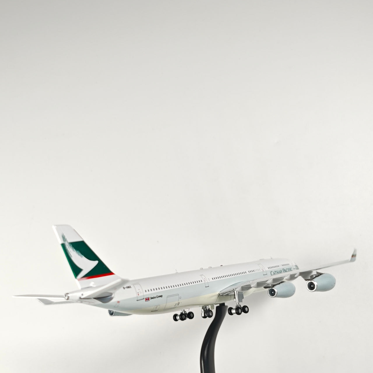 Cathay Pacific Airbus A340-300 B-HMX  Airplane Model 1/400 Scale