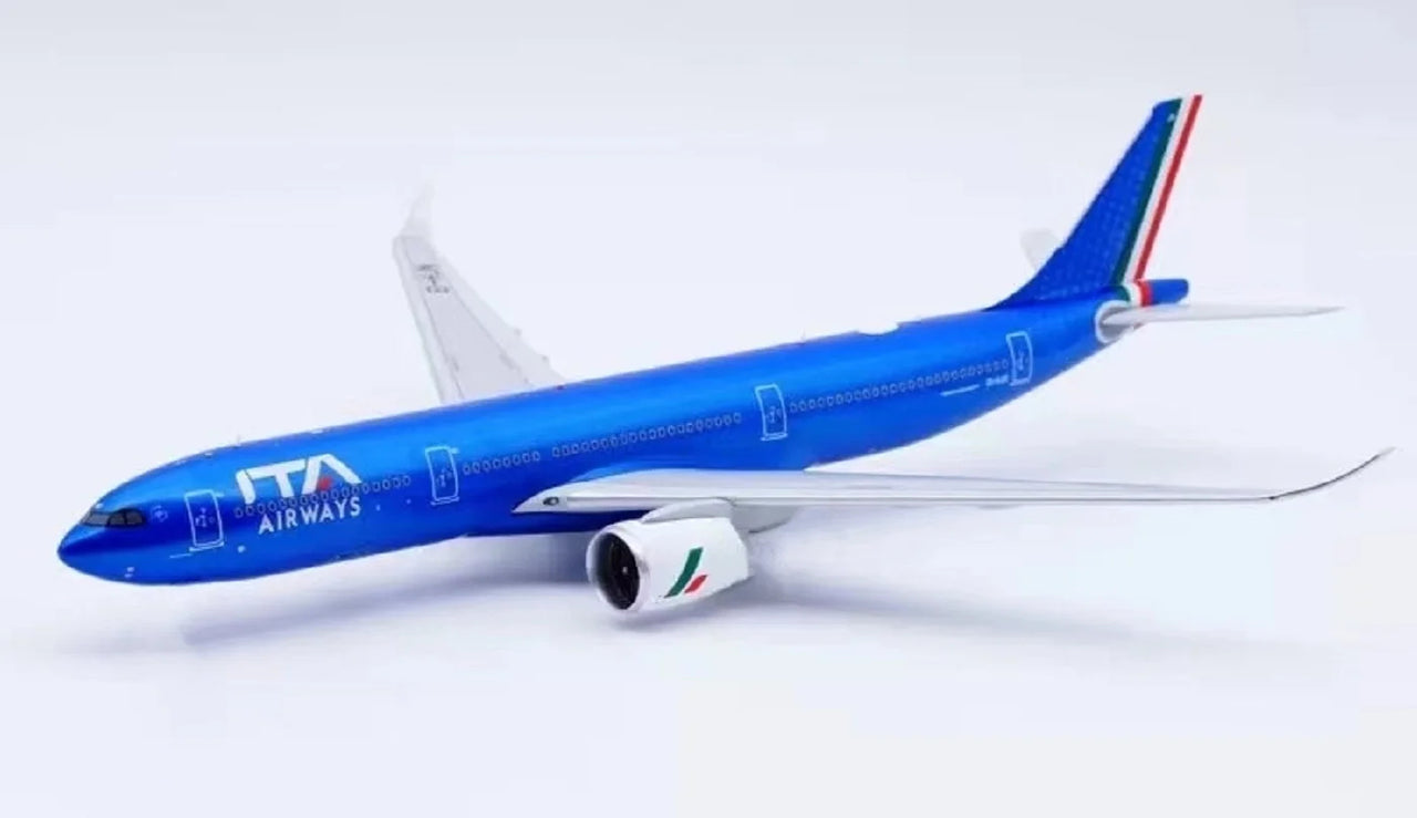 Italy  Airlines Airbus A350-900 Airplane Model(33.5CM)