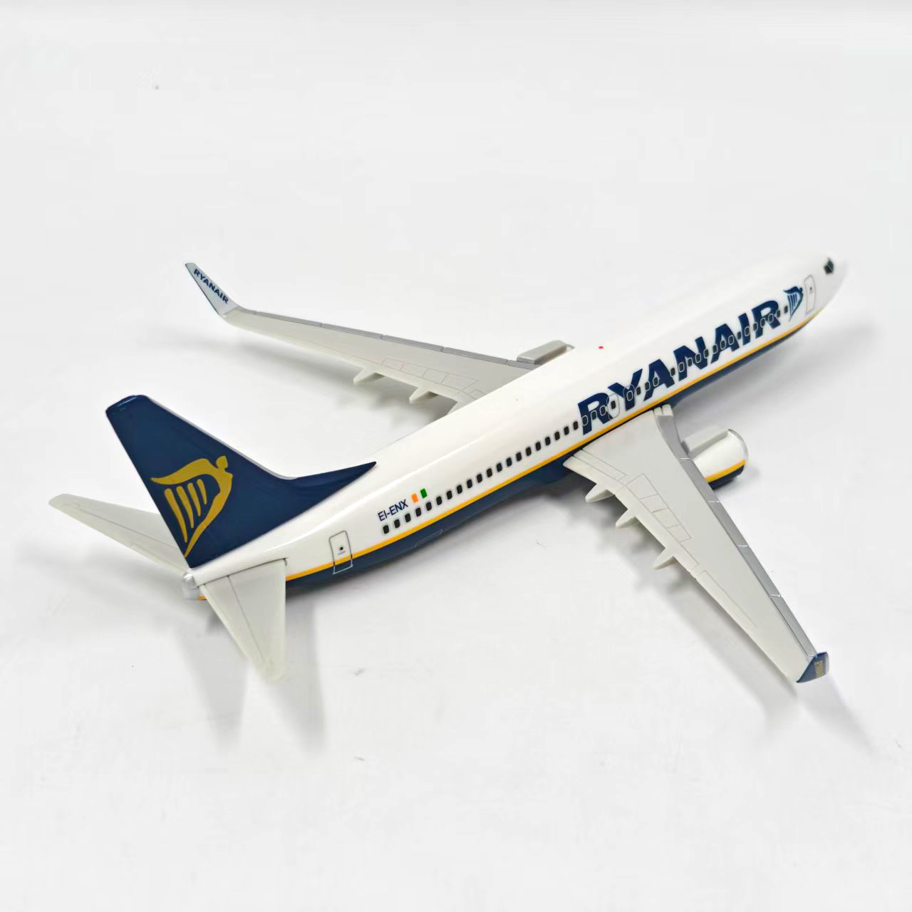Ryanair Airlines B737-800 Airplane Model (1/200 Scale)