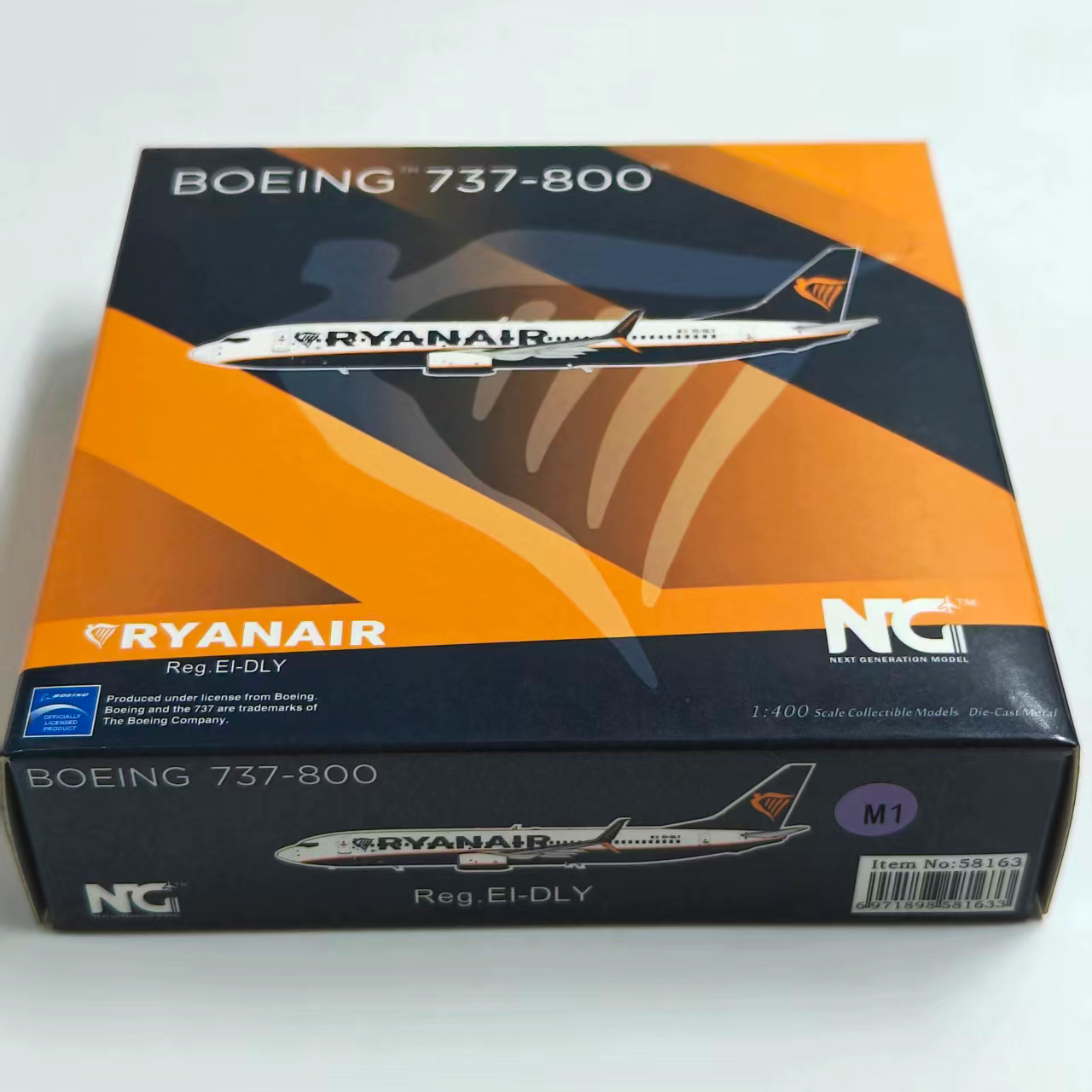 Ryanair Airlines B737-800 Airplane Model (1/400 Scale)