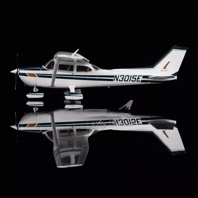 Cessna 172 Skyhawk II Airplane Model (1:72 Scale)
