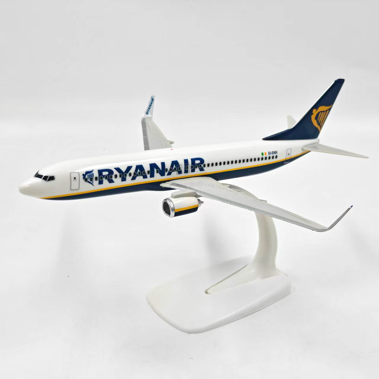 Ryanair Airlines B737-800 Airplane Model (1/200 Scale)