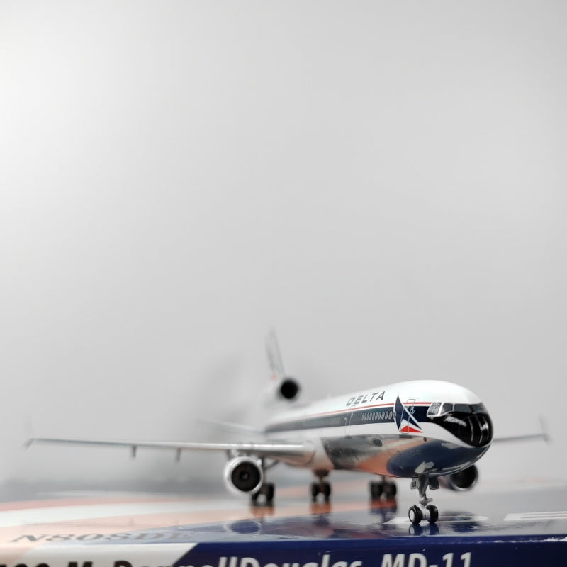Delta Air Lines McDonnell Douglas MD-11 B-2173 Airplane Model (1/400 Scale)
