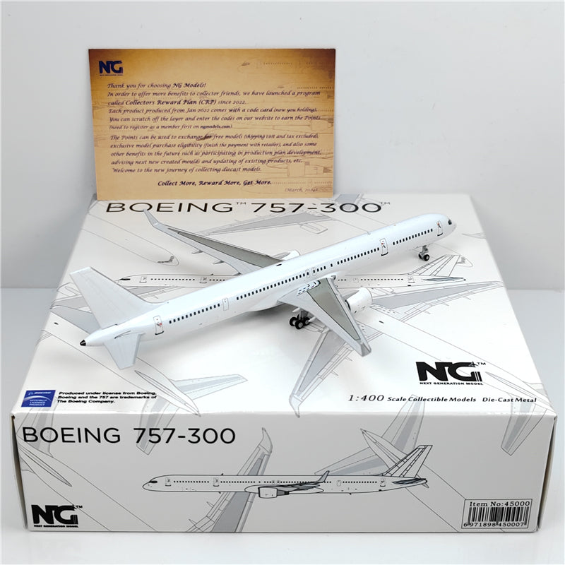 White Boeing B757-300 Airplane Model (1:400 Scale)