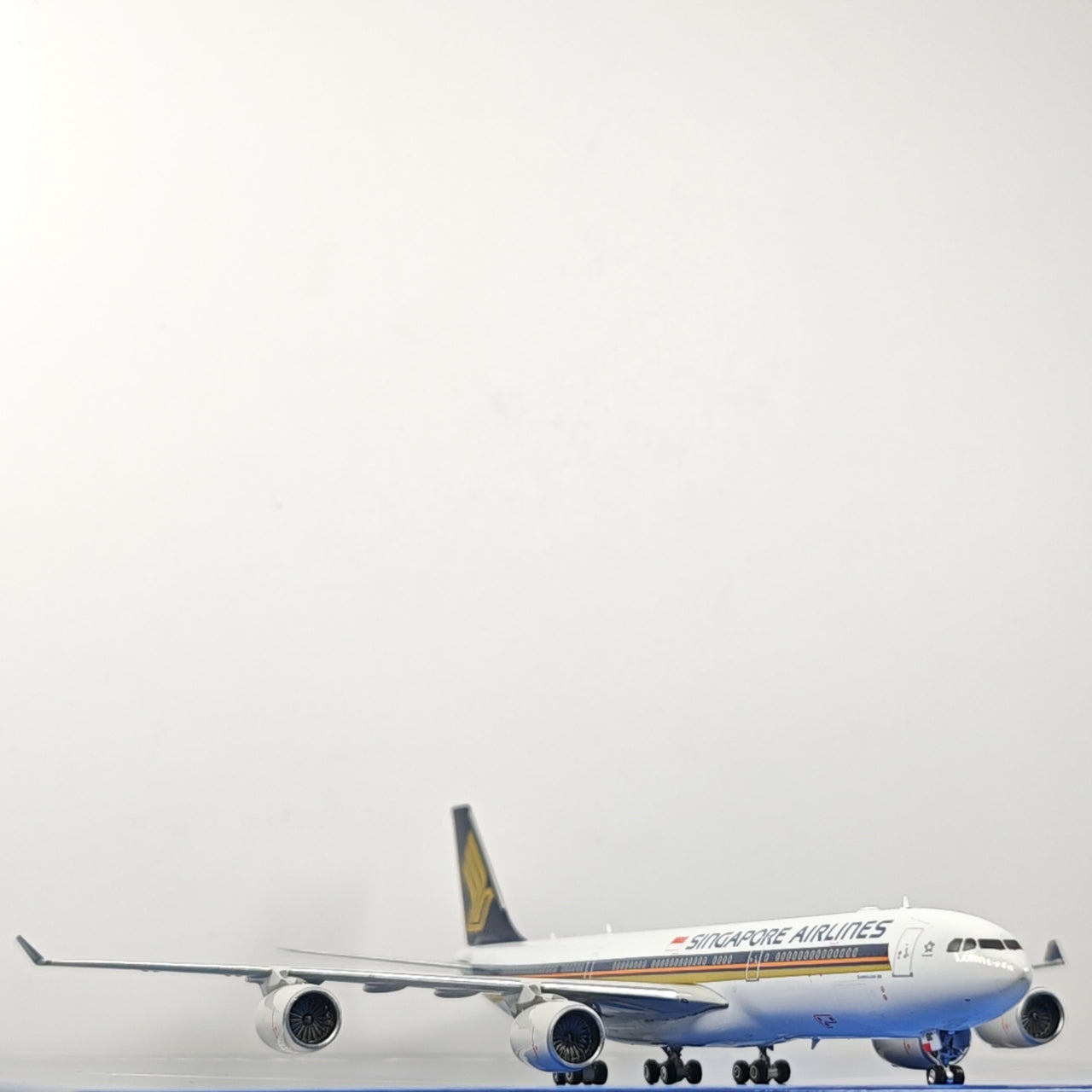 Singapore Airlines Airbus A340-500 9V-SGC Airplane Model 1/400 Scale