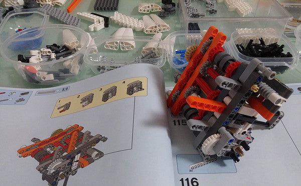 Twin-rotor Transport Helicopter Building Set (Motorised Spinning Rotors)