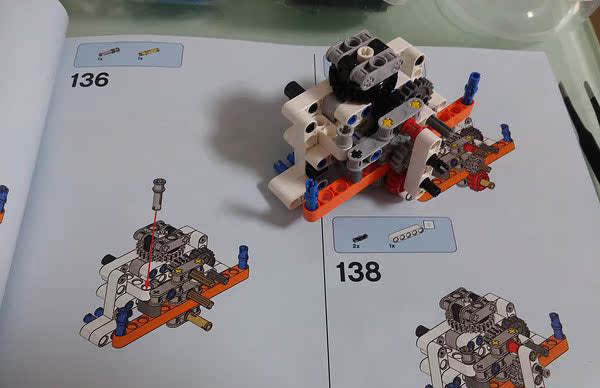 Twin-rotor Transport Helicopter Building Set (Motorised Spinning Rotors)