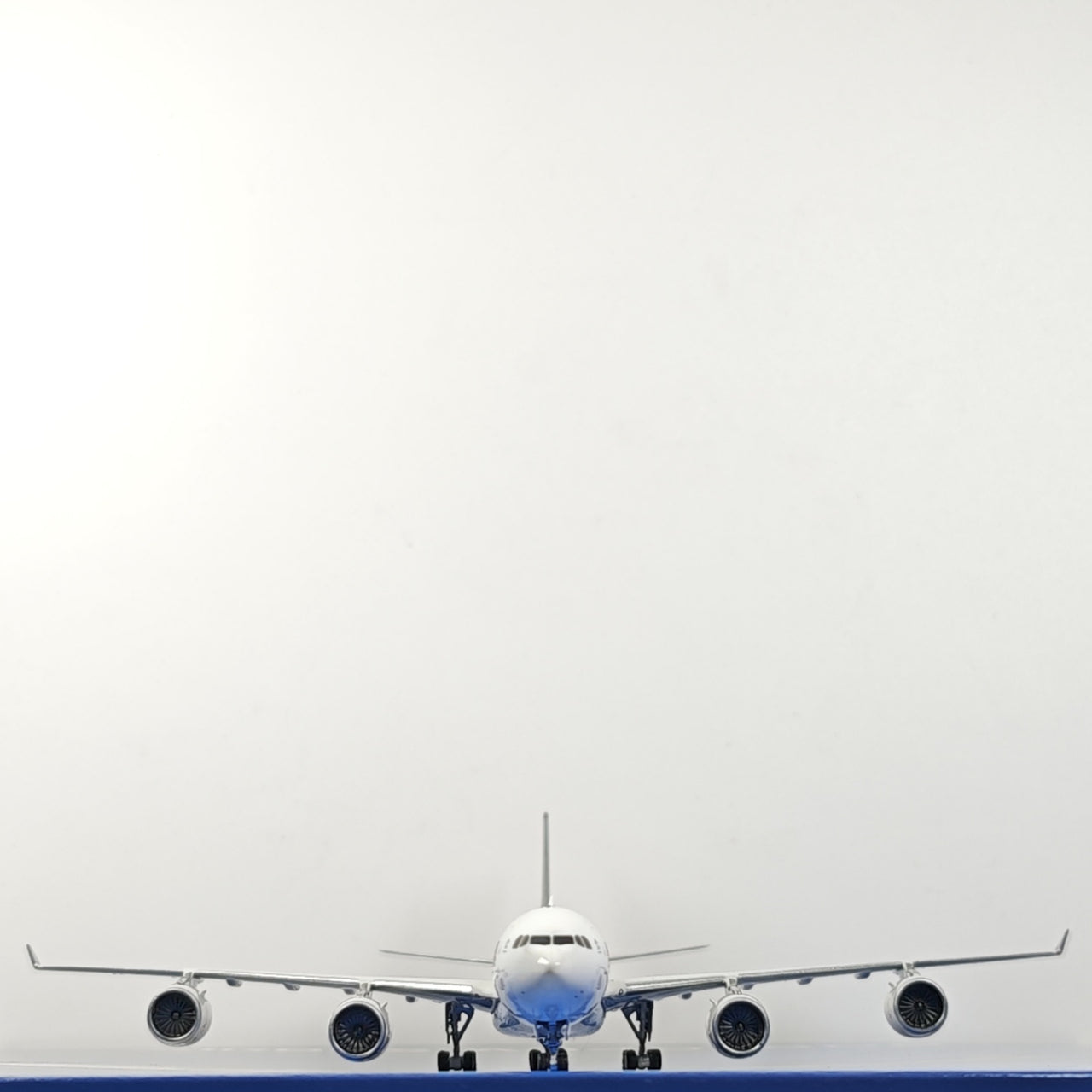 Singapore Airlines Airbus A340-500 9V-SGC Airplane Model 1/400 Scale