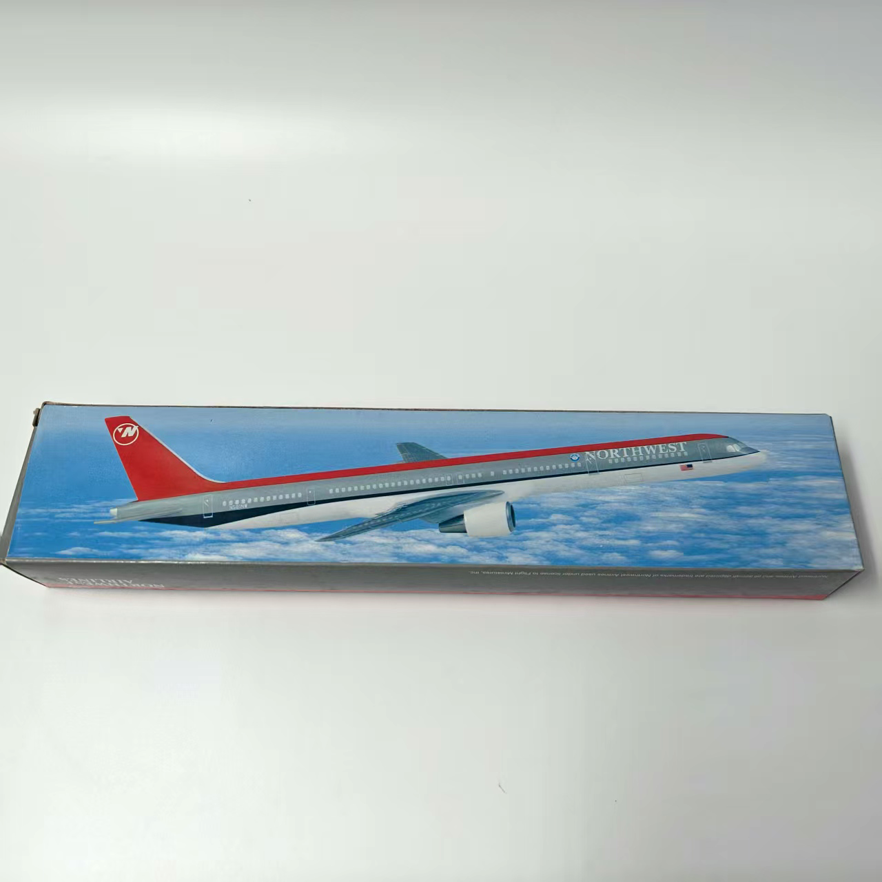 Northwest Airlines Boeing B757-300 Airplane Model (20CM)
