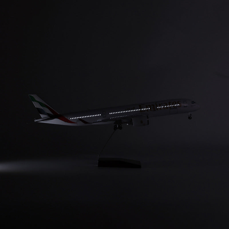 Emirates Airbus A350 Airplane Model (1/142 Scale)