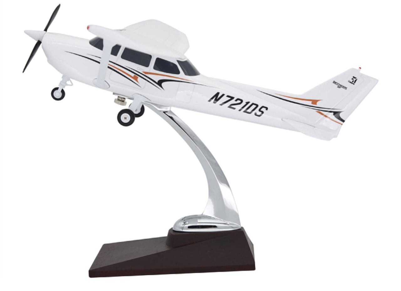 Classic Prototype CESSNA 172 SKYHAWK Airplane Model (1:32 Scale 27CM)