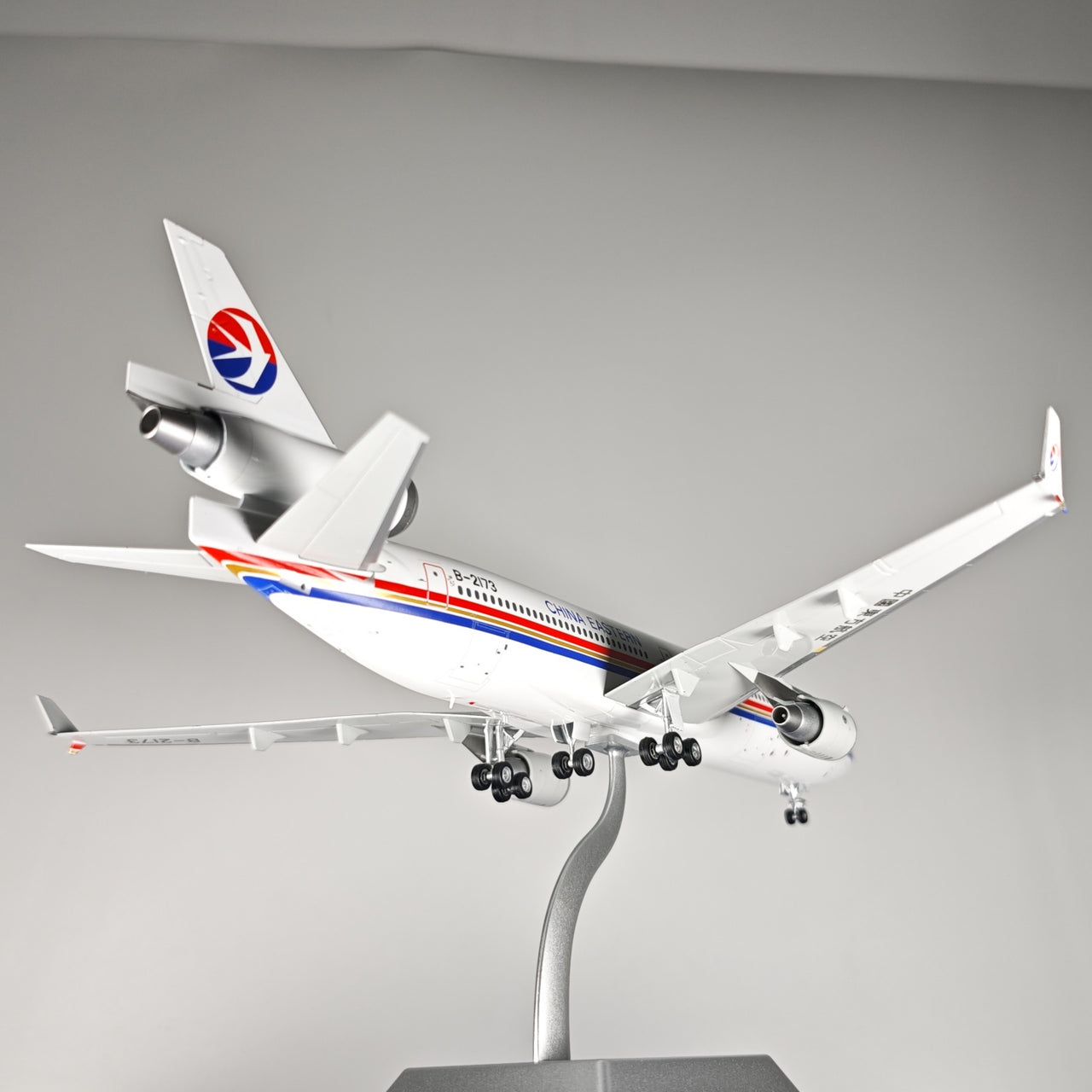 China Eastern Airlines McDonnell Douglas MD-11 B-2173 Airplane Model (1/200 Scale)