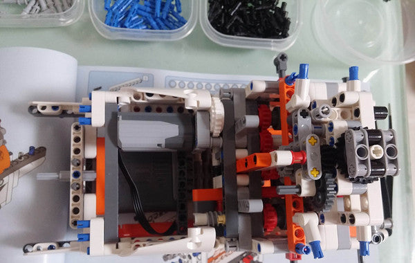 Twin-rotor Transport Helicopter Building Set (Motorised Spinning Rotors)