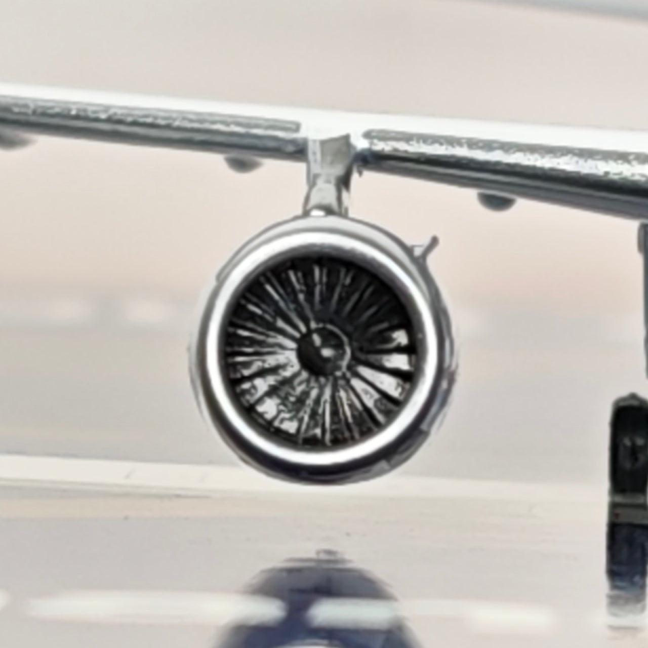 Lufthansa Airlines Airbus A340-600 D-AIHZ Airplane Model 1/400 Scale