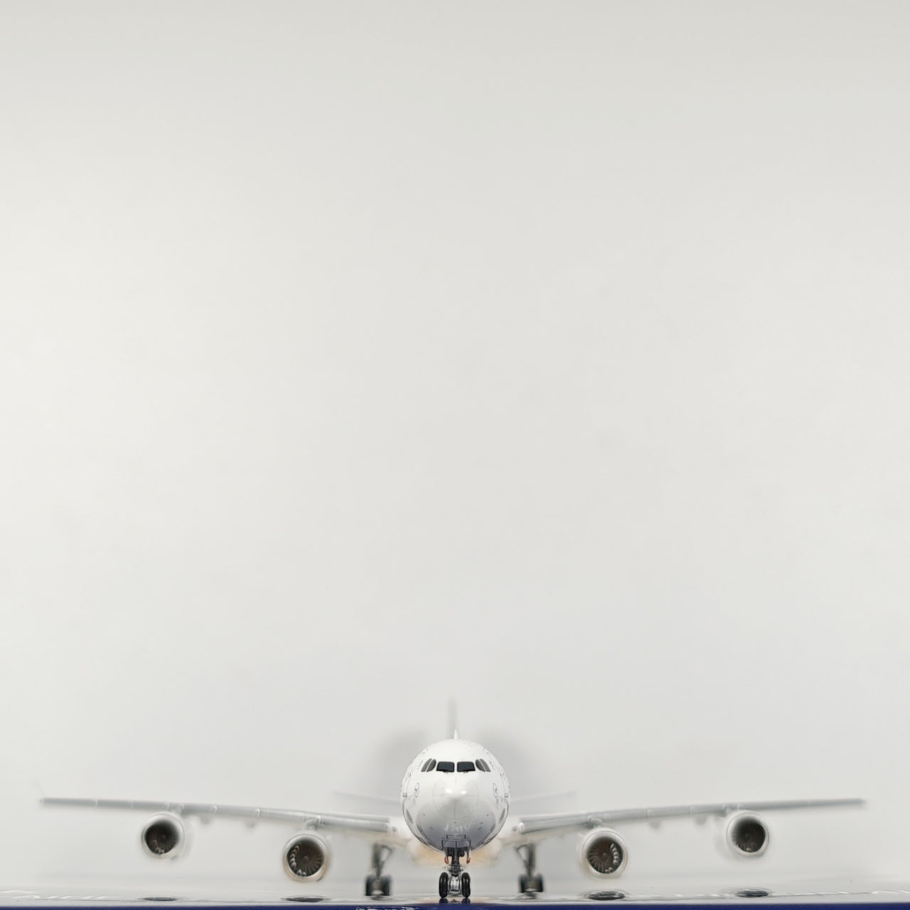 Lufthansa Germany Airbus A340-600 Airplane Model 1/400 Scale