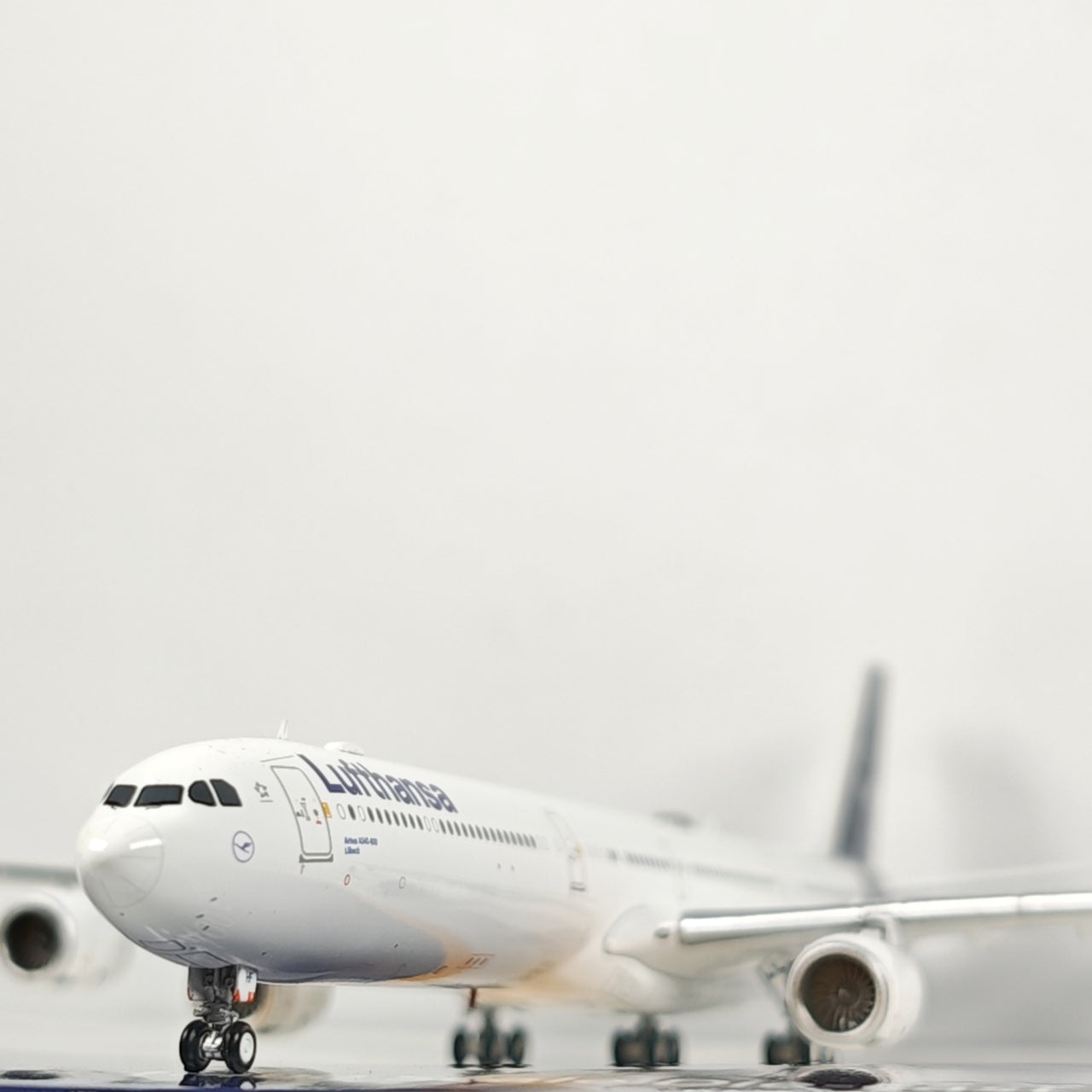 Lufthansa Germany Airbus A340-600 Airplane Model 1/400 Scale