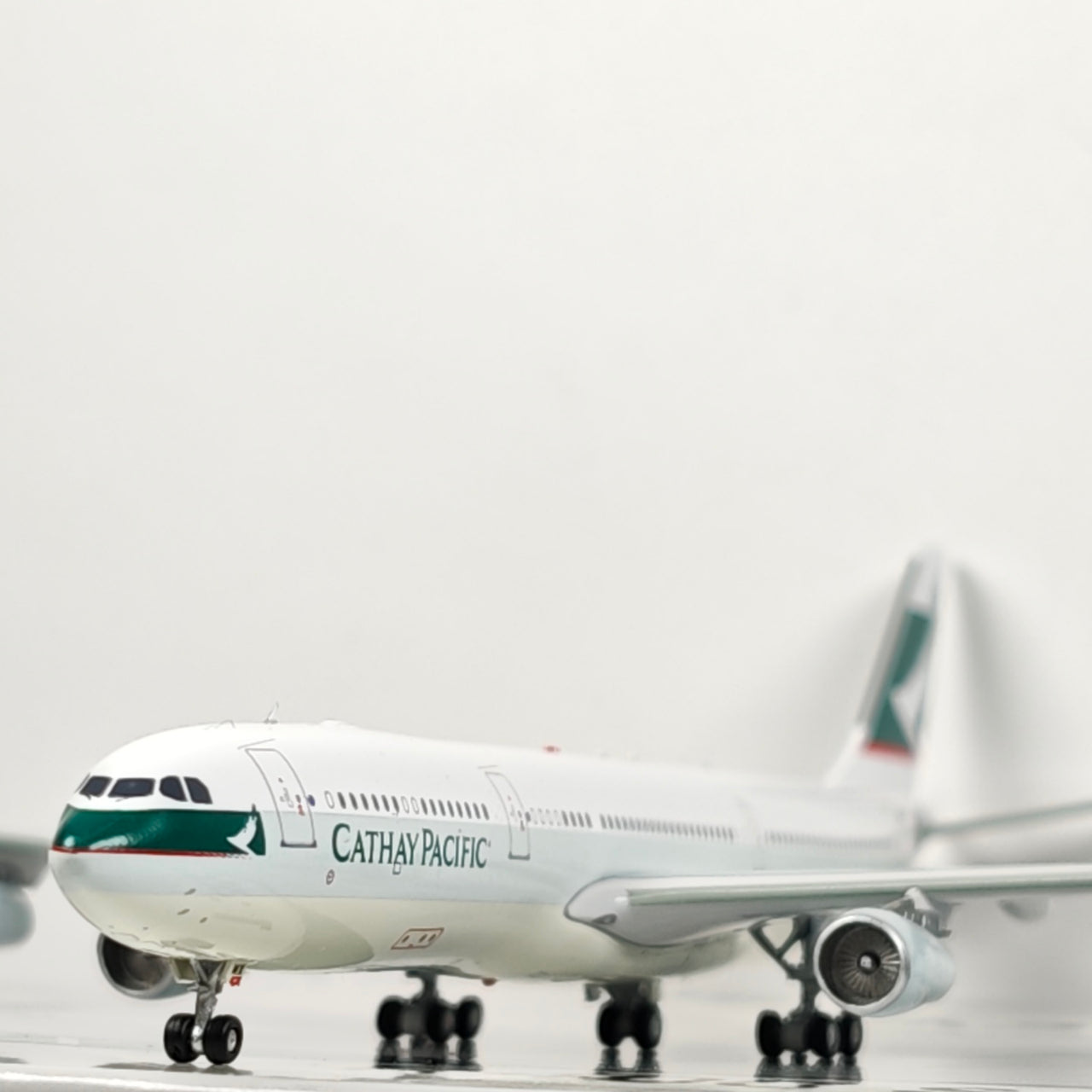 Cathay Pacific Airbus A340-300 B-HMX  Airplane Model 1/400 Scale