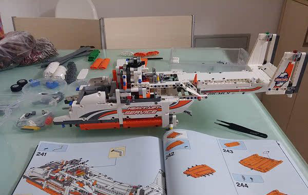 Twin-rotor Transport Helicopter Building Set (Motorised Spinning Rotors)