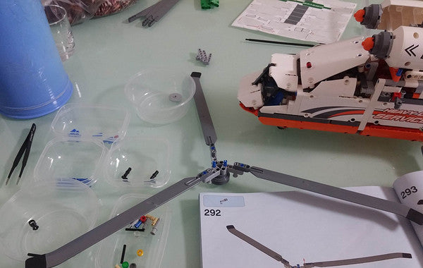 Twin-rotor Transport Helicopter Building Set (Motorised Spinning Rotors)