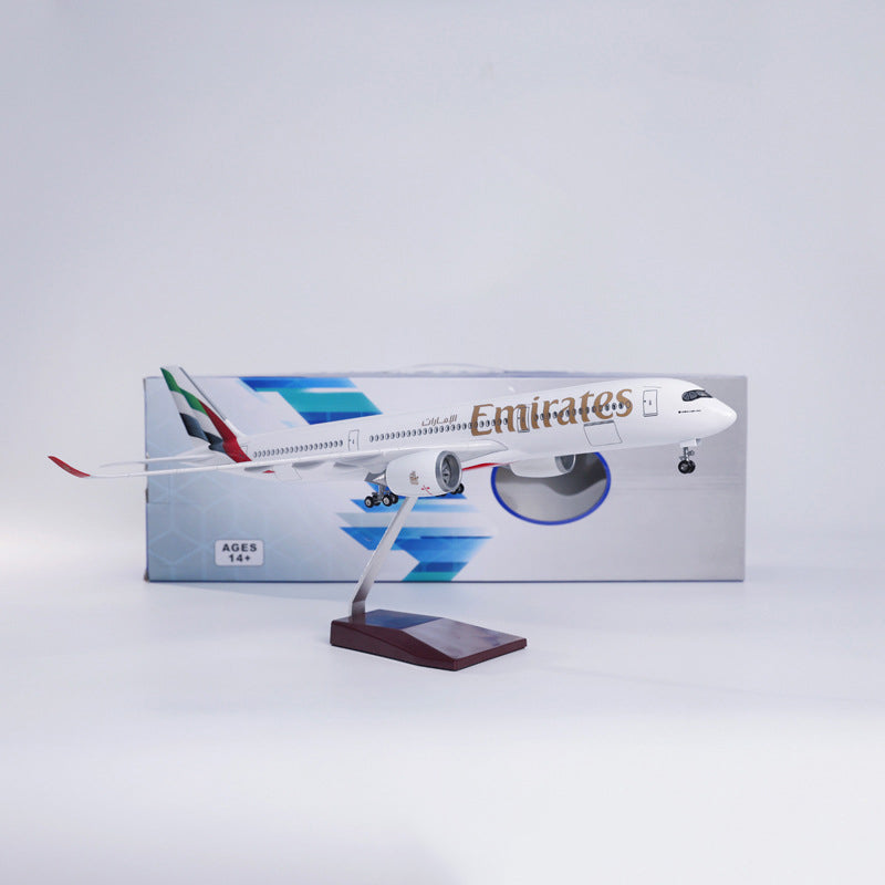 Emirates Airbus A350 Airplane Model (1/142 Scale)