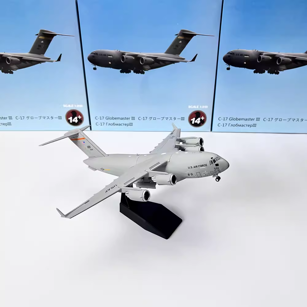 1/200 McDonnell Douglas/Boeing C-17 Globemaster III Strategic And Tactical Airlifter Airplane Model