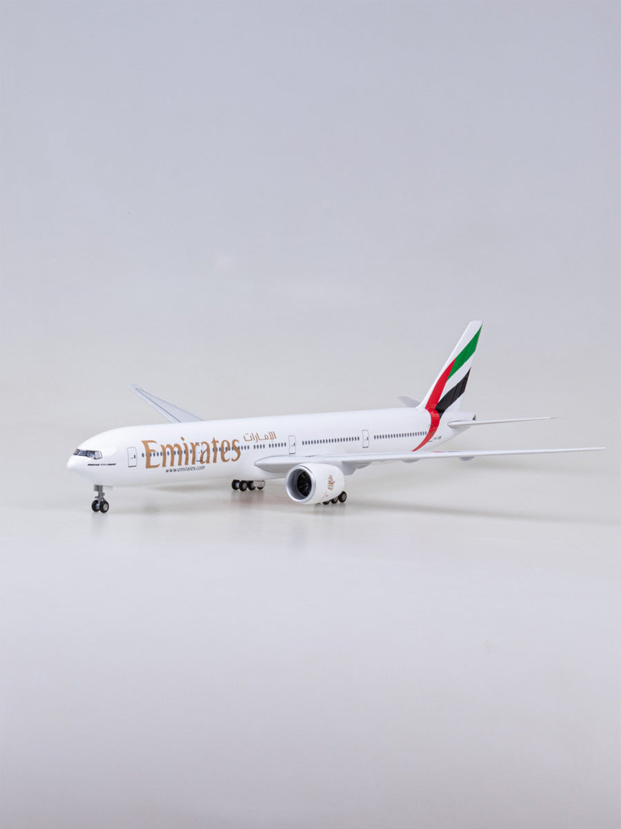 Emirates Airbus A350 Airplane Model (1/142 Scale)