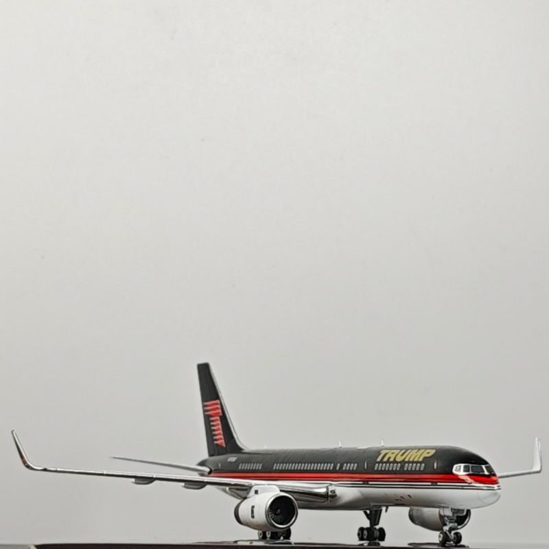 Trump Boeing B757-200 N757AF Airplane Model (1:400 Scale)