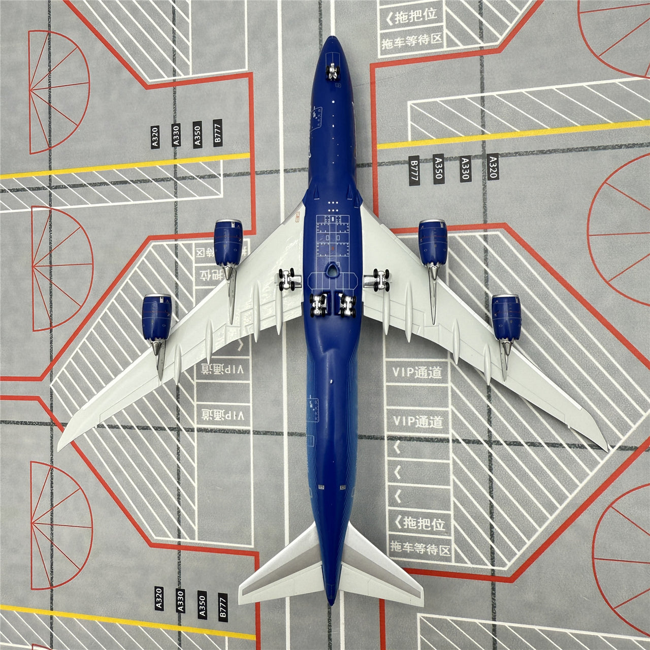 Boeing original factory B747-8 Airplane Model (1/400 Scale)