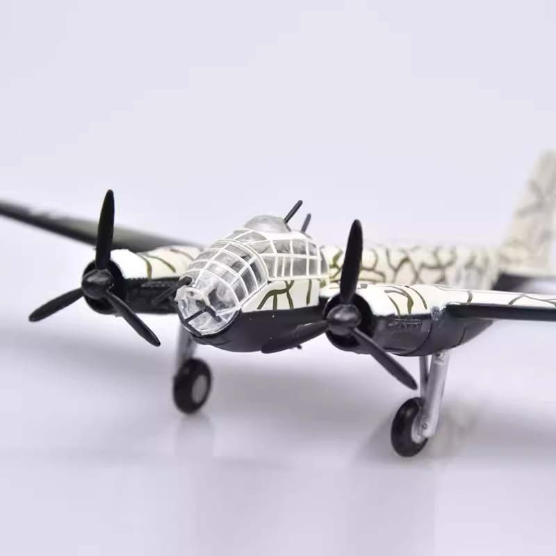 1:144 German World War II Luftwaffe Junkers Ju 88  Schnellbomber Airplane Model