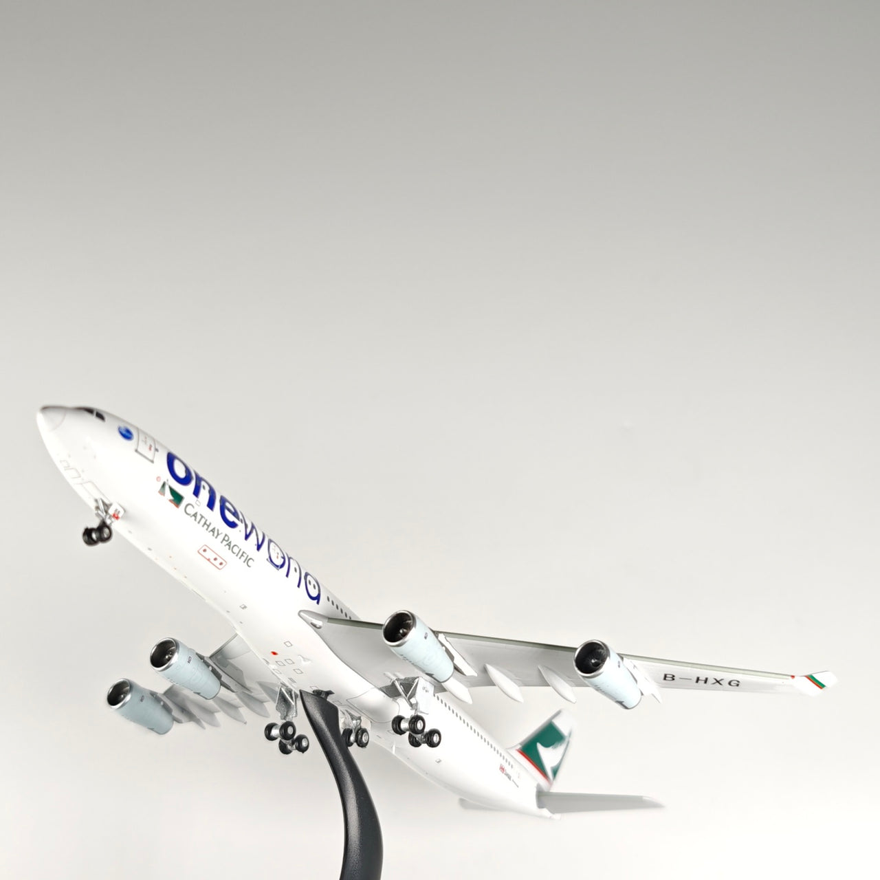 Cathay Pacific Airbus A340-300 B-HXG Airplane Model 1/400 Scale
