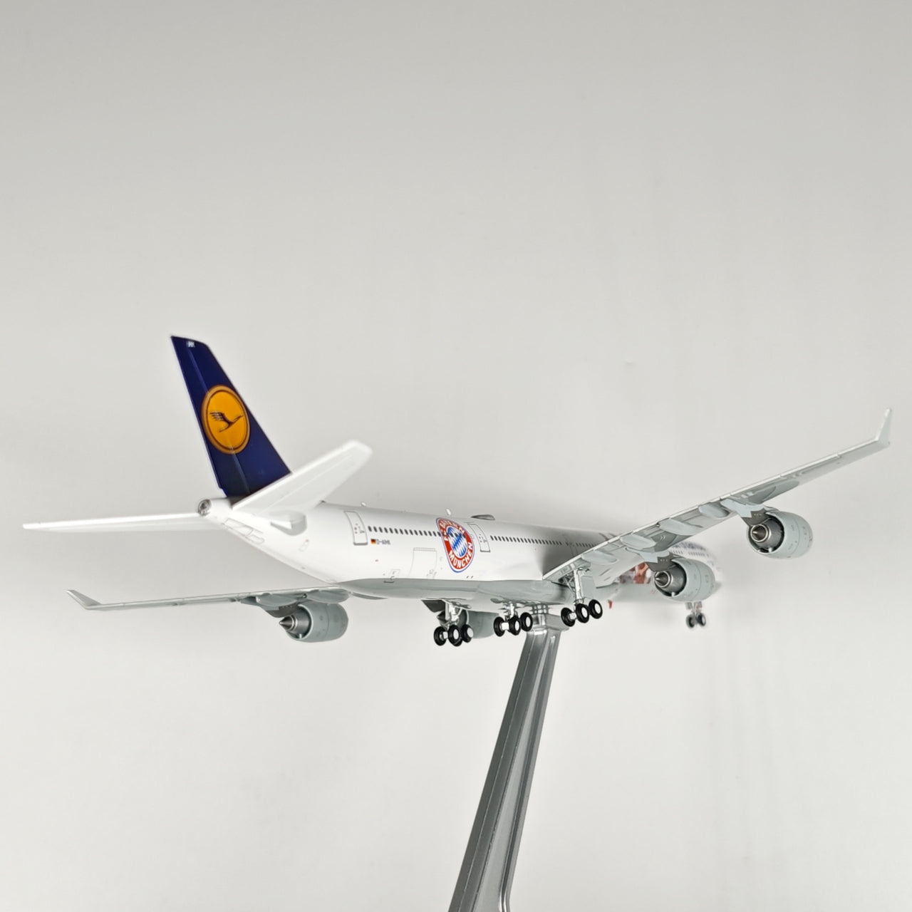 Lufthansa Germany Airbus A340-600 Airplane Model 1/400 Scale