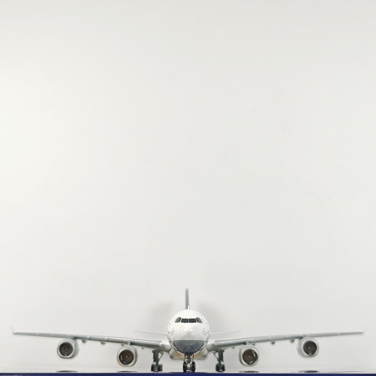 Lufthansa Germany Airbus A340-600 Airplane Model 1/400 Scale