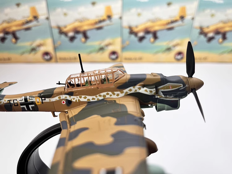 1/72 Junkers Ju 87 Dive Bomber And Ground-Attack Aircraft Airplane Model