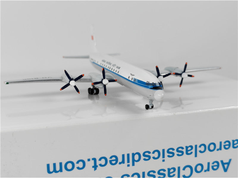 Aero Classics Vietnam Airlines IL-18 VN-B195 Airplane Model 1/400 Scale