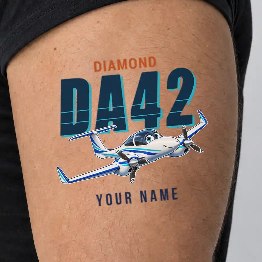 Diamond DA42-VI - Tattoo - Cartoon + Name - Man