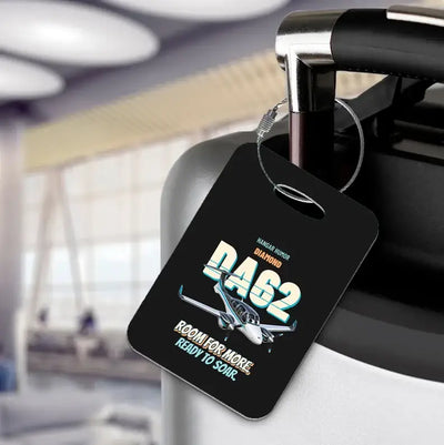 Diamond DA62 - Room for more. Ready to soar. design on black luggage tag
