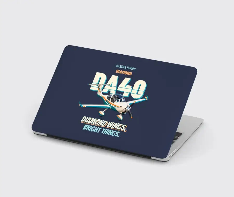 Diamond DA40 - Diamond wings. Bright things. design on navy blue MacBook case